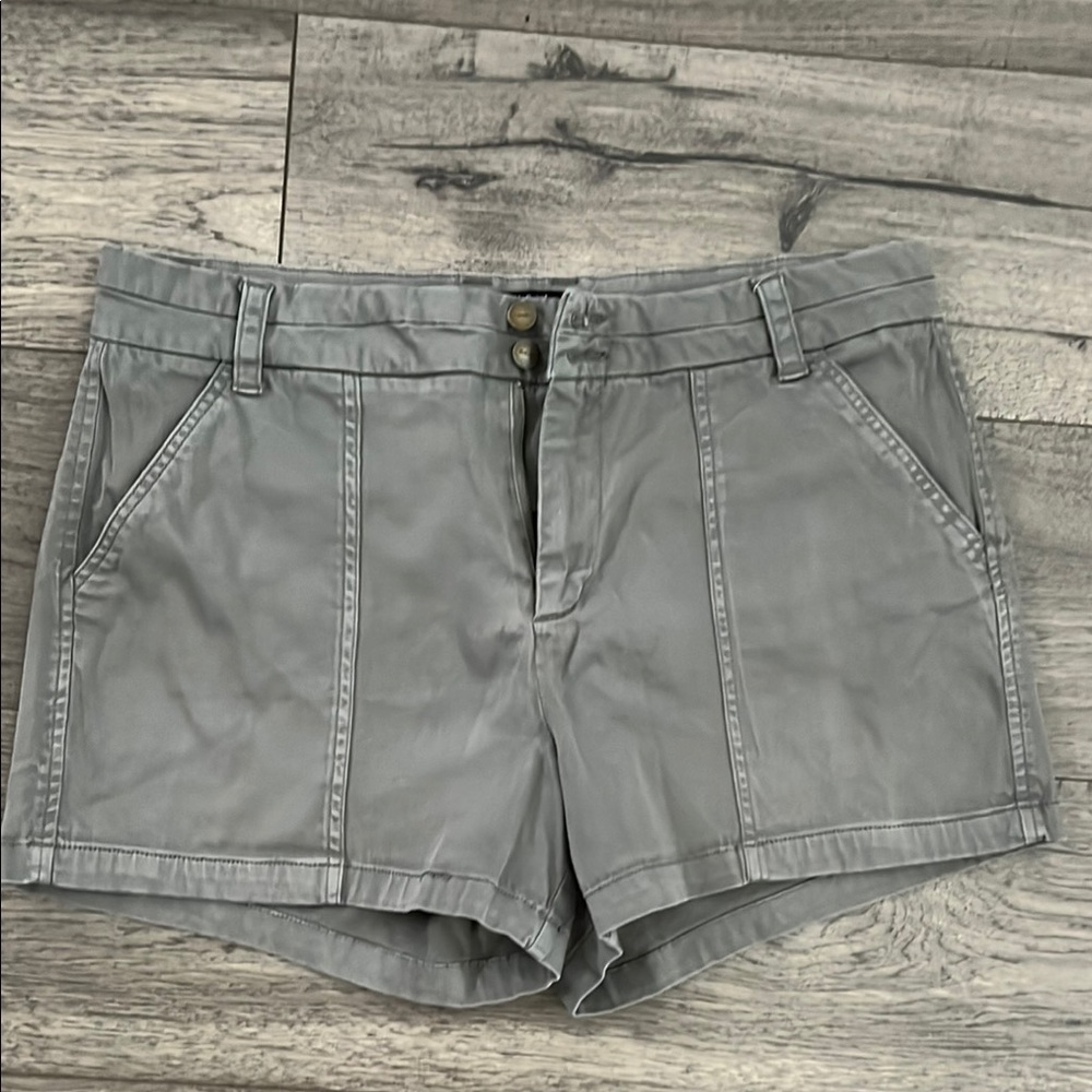 Tinsel Gray Cargo Shorts with Classic Design Size 30